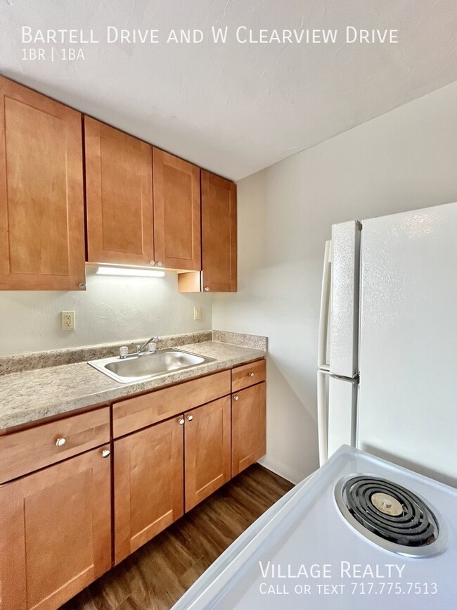 Building Photo - No Steps! Remodeled 1-Bed Convenient to I-...