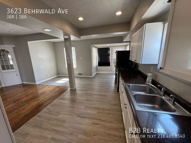 Building Photo - 3623 Behrwald Ave
