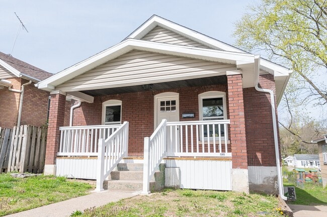 Building Photo - 1305 Cottage Ln