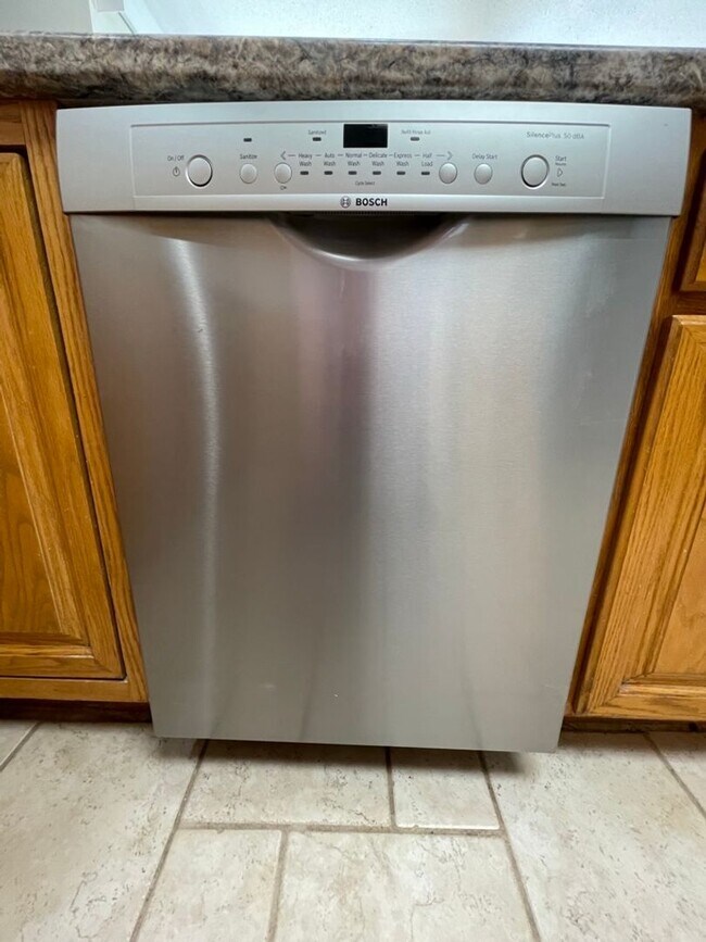 Building Photo - Spacious 4BR Home in Seven Oaks with Garage & Private Yard