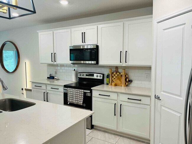 Building Photo - 30572 Thunderbird Dr