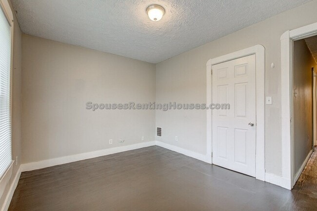 Building Photo - 510 N Beville Ave