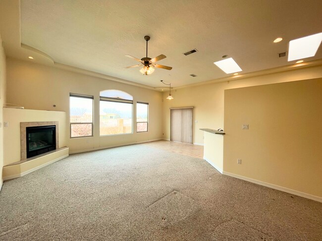 Building Photo - Large 3 Bedroom 2 Bathroom Home In The NE!