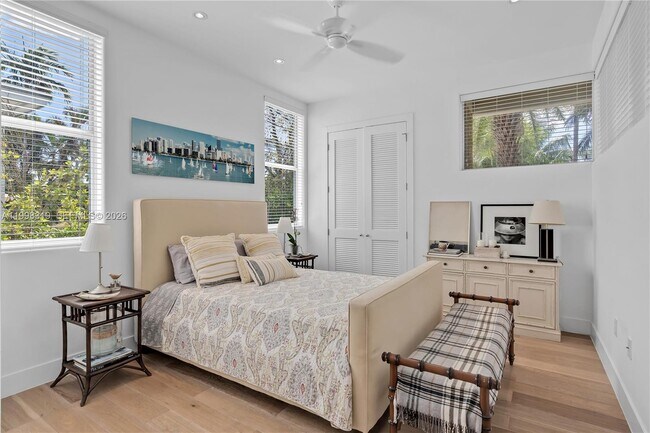 Building Photo - 435 Hampton Ln