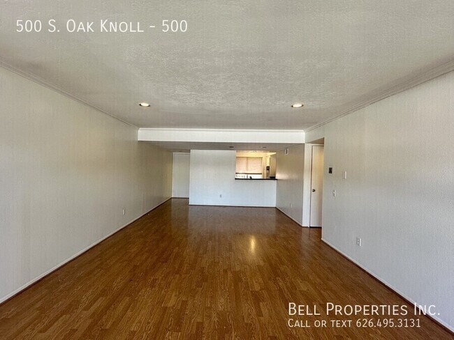 Building Photo - 500 S Oak Knl