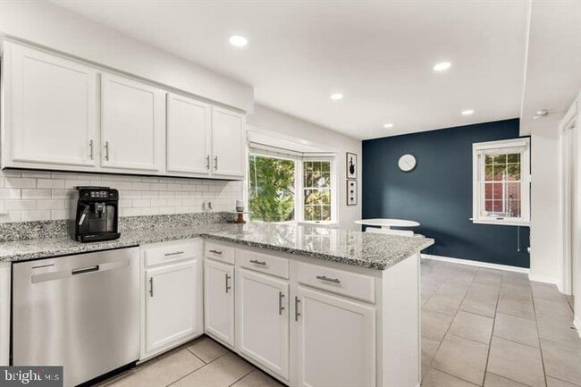 Building Photo - 10855 Lockwood Dr