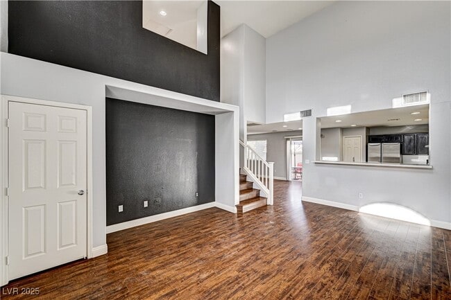 Building Photo - 10425 MIHELA Ave