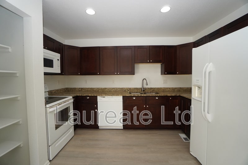 Building Photo - 2995 W Yale Ave