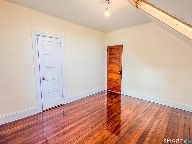 Building Photo - 162 Jubilee St