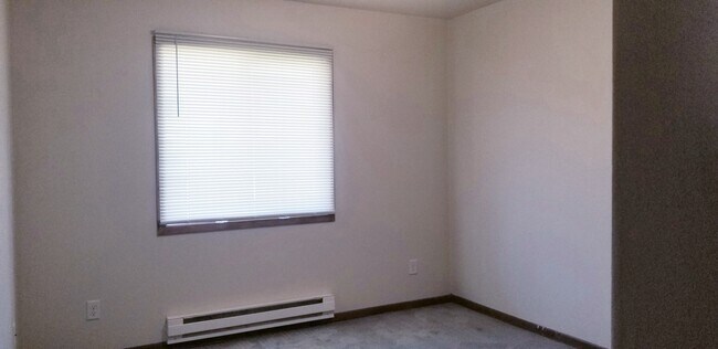 Bed 3 - 301 Linde St