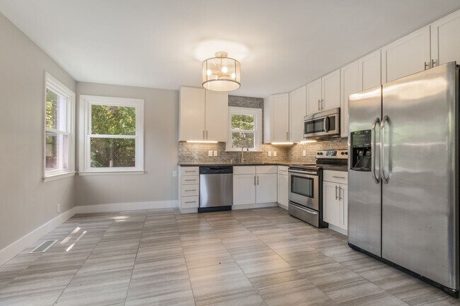 Building Photo - 2129 Crystal Dr