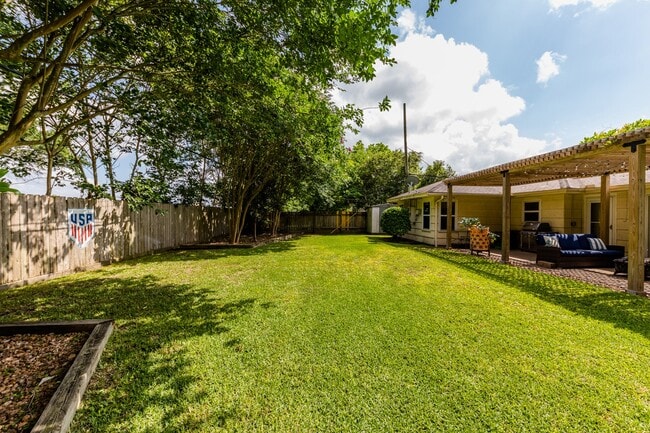 Building Photo - 8323 Lorrie Dr