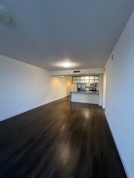 Building Photo - 1720 Bay Dr