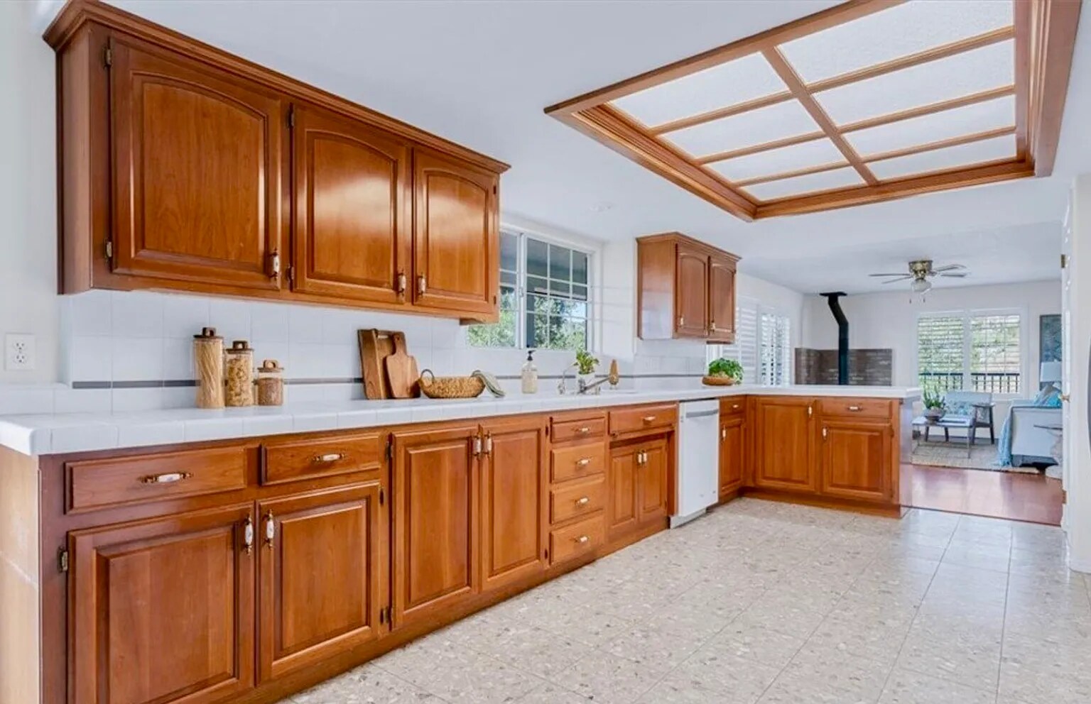 Large spacious Kitchen. - 221 Appy Way