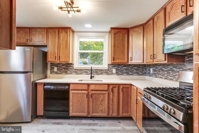 Building Photo - 4111 Hemingway Dr