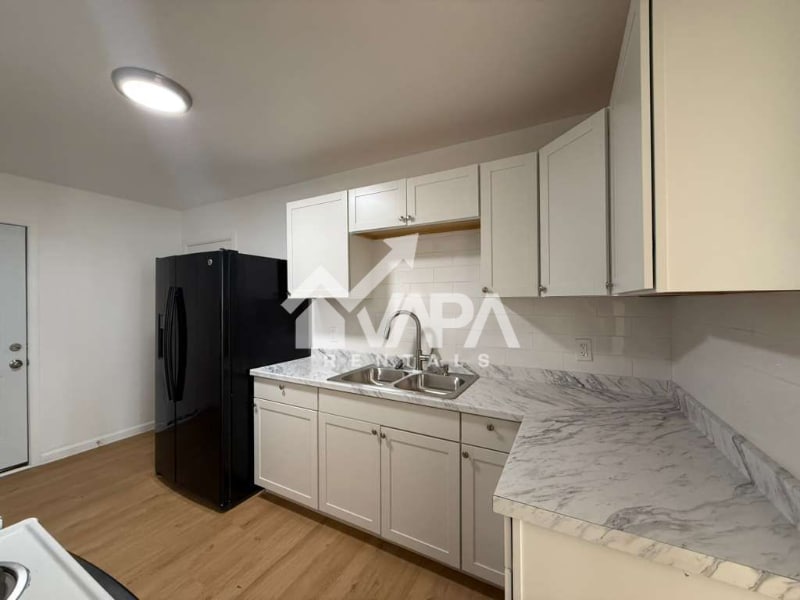 Building Photo - 115 Maurine Dr