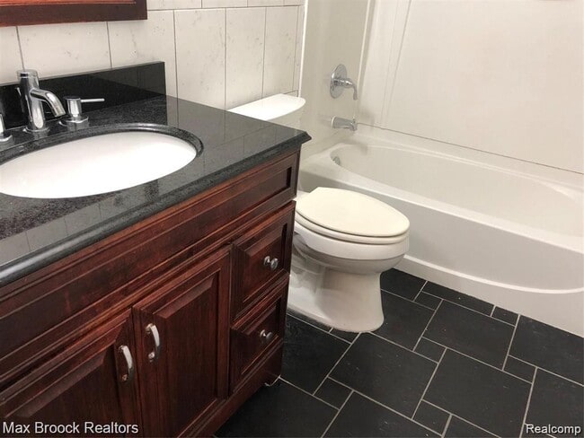 Building Photo - 1653 Wimbledon Dr