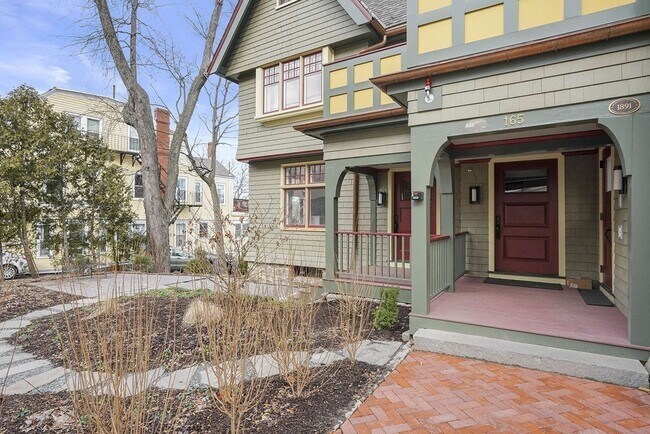 Building Photo - 165 Winthrop Rd