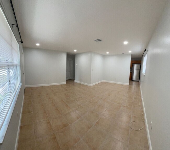 Building Photo - Elevate 520-522