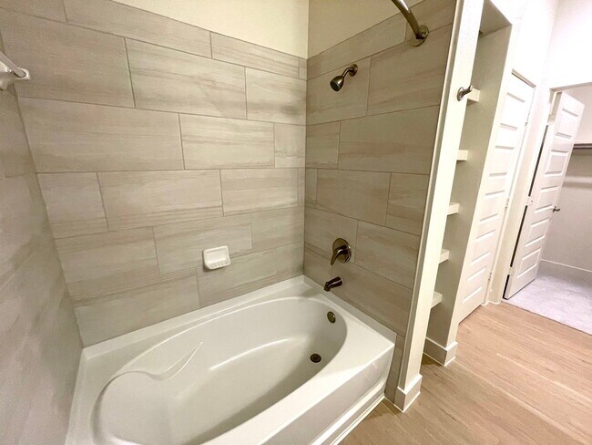 Building Photo - 1350 W Taylor St