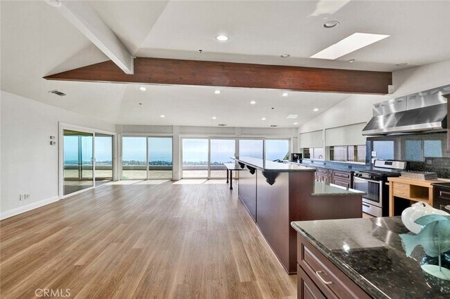 Building Photo - 3921 Calle Real