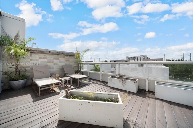 Building Photo - 10560 NW 64th Terrace