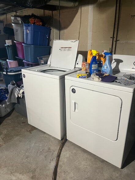 Building Photo - 632 S Anna Ave