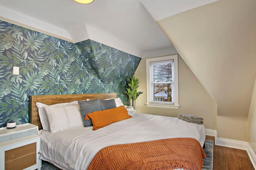 Building Photo - 3446 N Ozark Ave