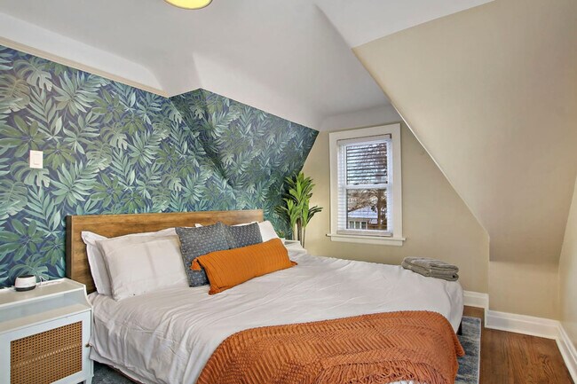 Building Photo - 3446 N Ozark Ave