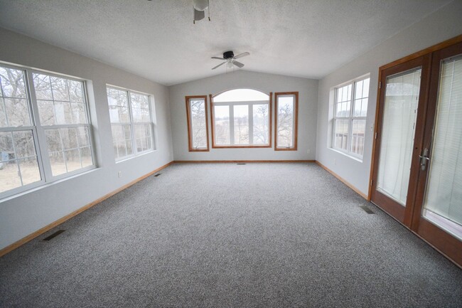 Building Photo - For Rent – Stunning 3-Bed, 2.5-Bath Countr...