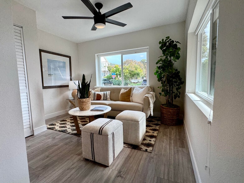 Building Photo - 31671 Seacove Dr