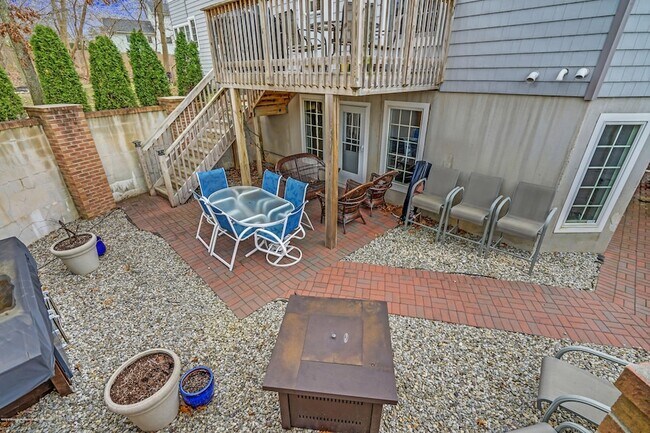 Building Photo - 18 Mariners Bend