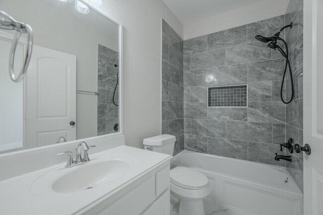 Building Photo - 118 Cheswood Manor Drive