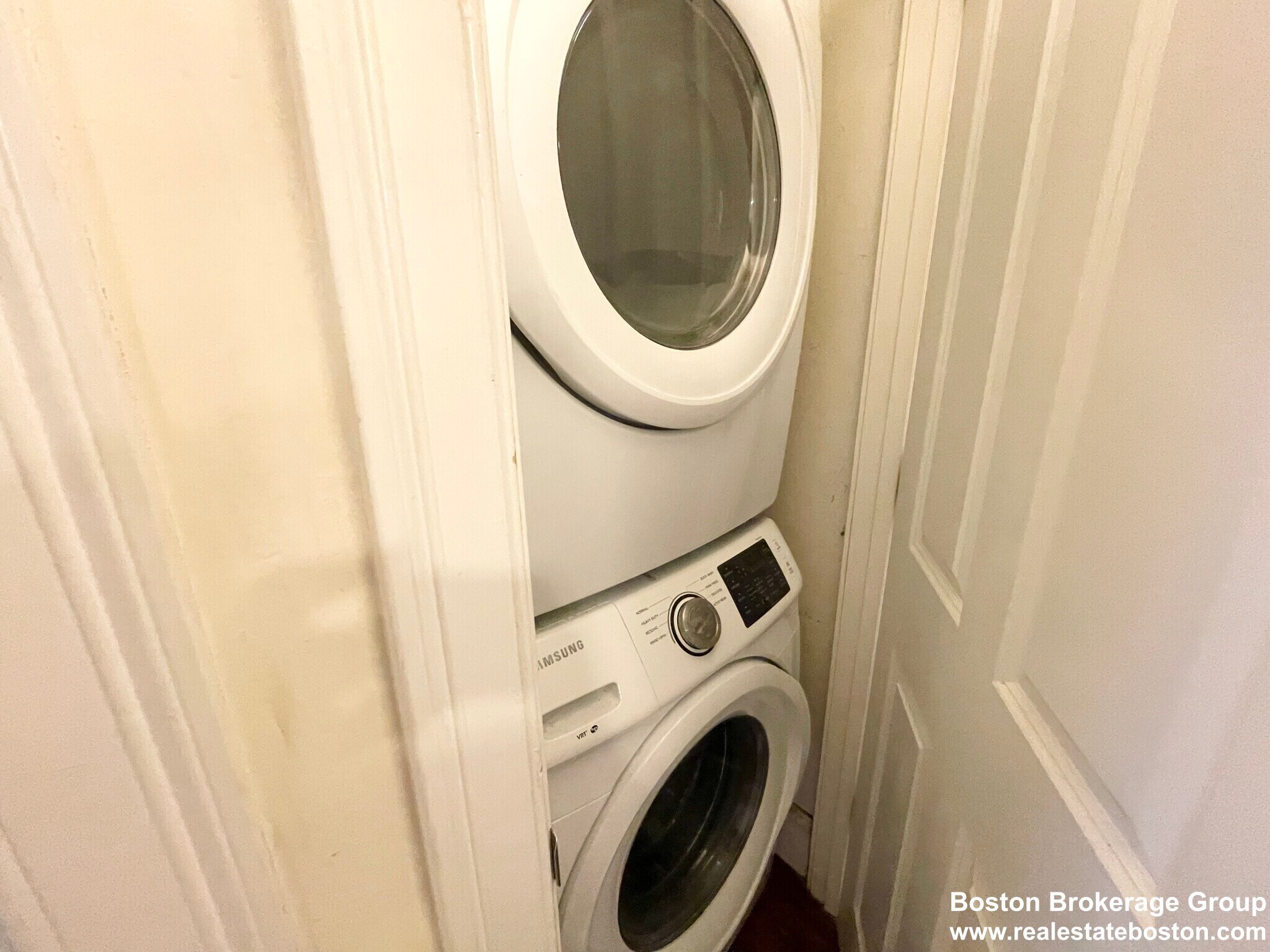 Building Photo - 178 Hillside St