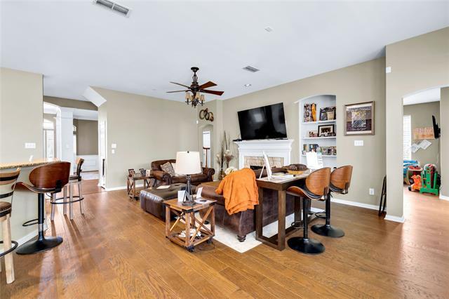 Building Photo - 4937 Bellflower Way