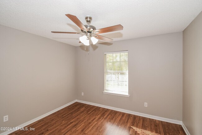 Building Photo - 10450 McGirts Creek Dr