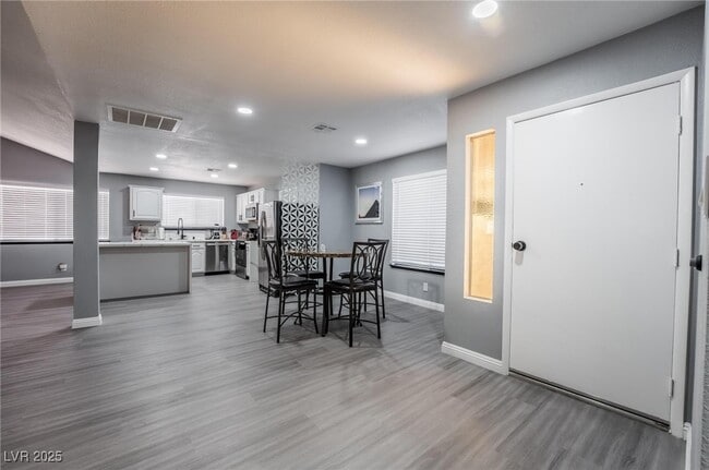 Building Photo - 7439 Trudy Ln