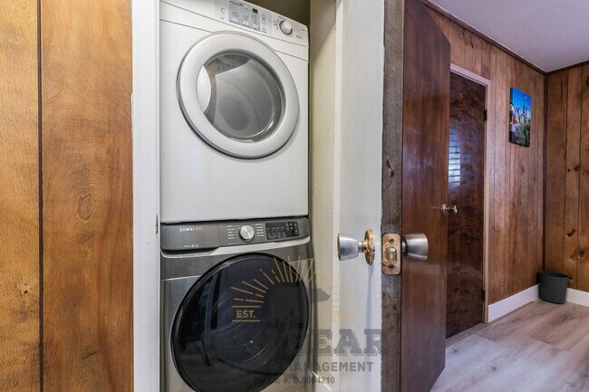 Building Photo - Bright Home in Incline! - Reduced Price!!