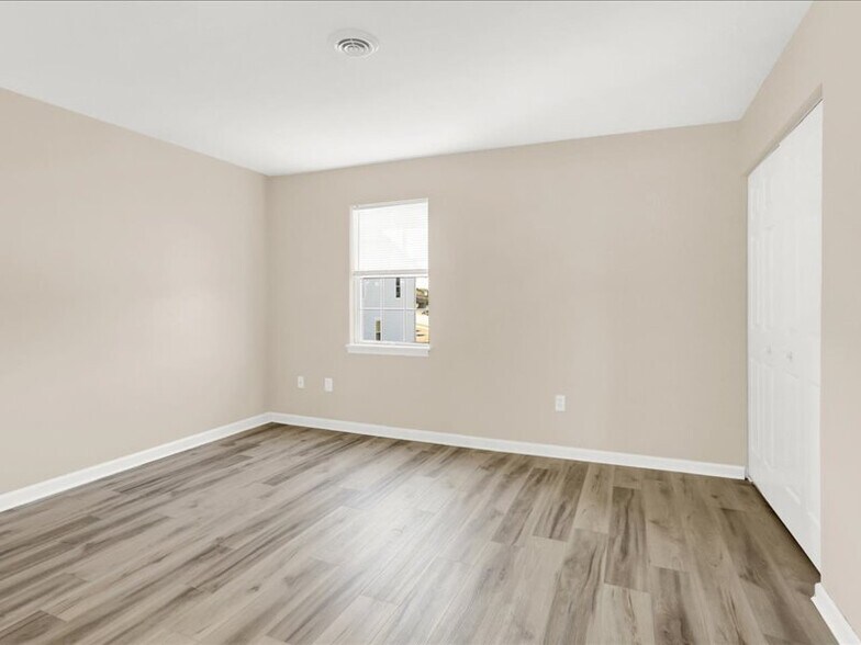 Building Photo - 809 Old Silver Spring Rd