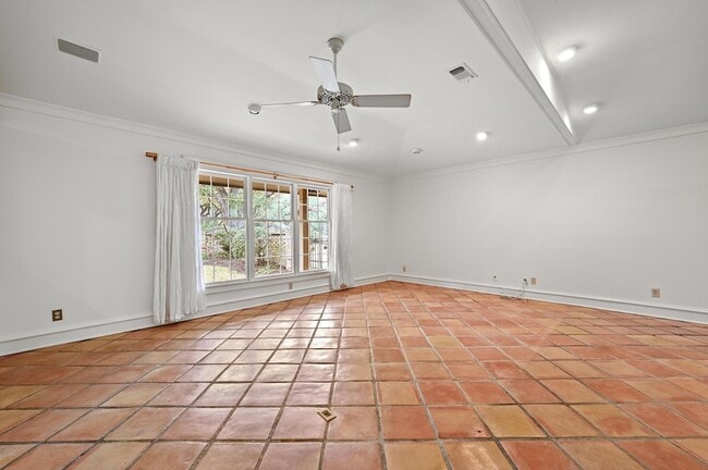 Building Photo - 2807 Hatley Dr