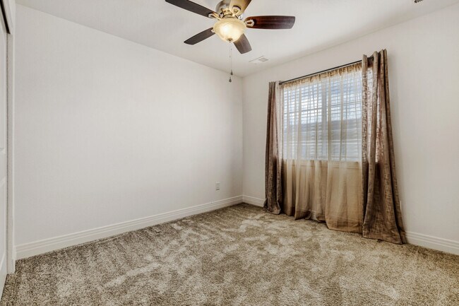 Building Photo - 1773 Spring Water Pt