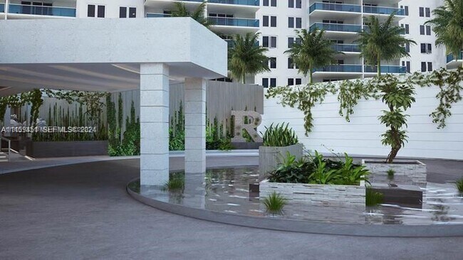 Building Photo - 2301 Collins Ave