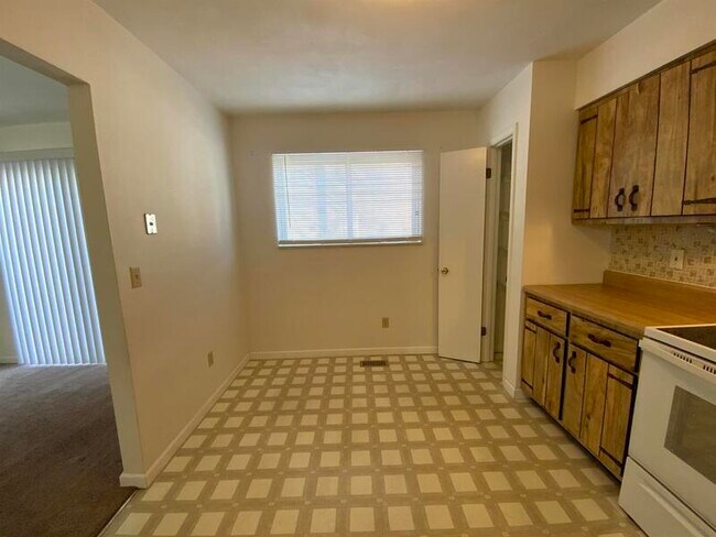 Building Photo - 808 Nowland Court