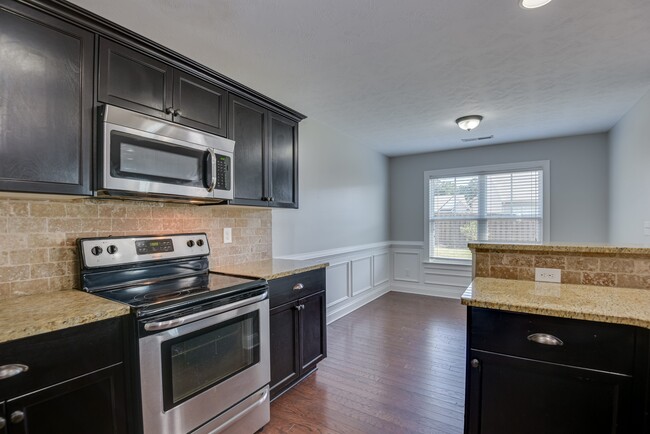 Building Photo - 1721 Dunmore Ave