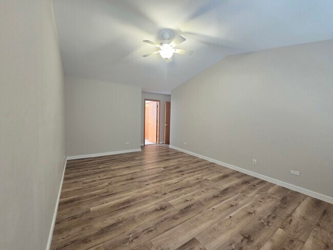 Building Photo - 1565 Old Barn Cir