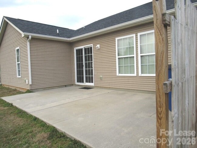 Building Photo - 122 Anastasia Ln