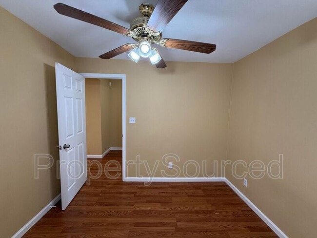 Building Photo - 524 E Krell Ln