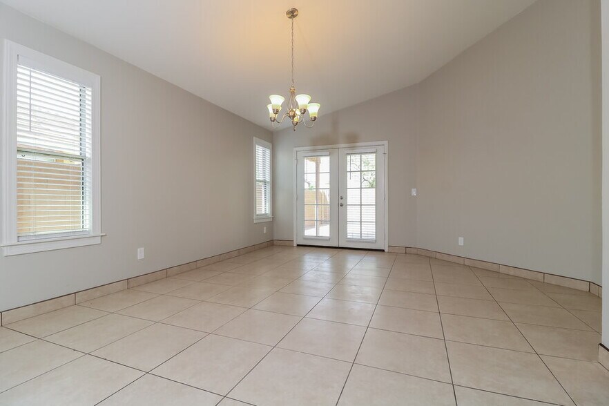 Building Photo - 1616 S 82nd Dr