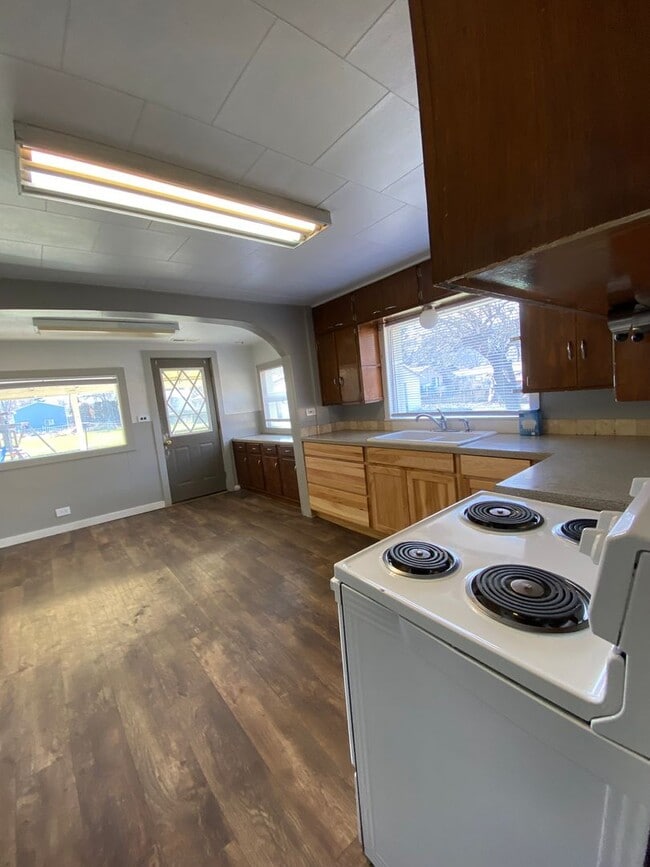 Building Photo - 1008 Lake Ave