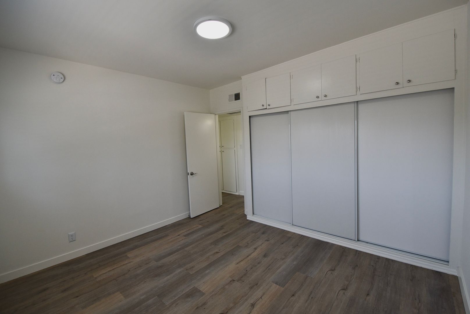 Building Photo - 4565 Hazeltine Ave